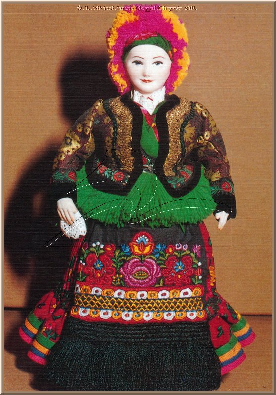 mezokovesd_matyo_lakodalmas_asszony_teli_viseletben.jpg
