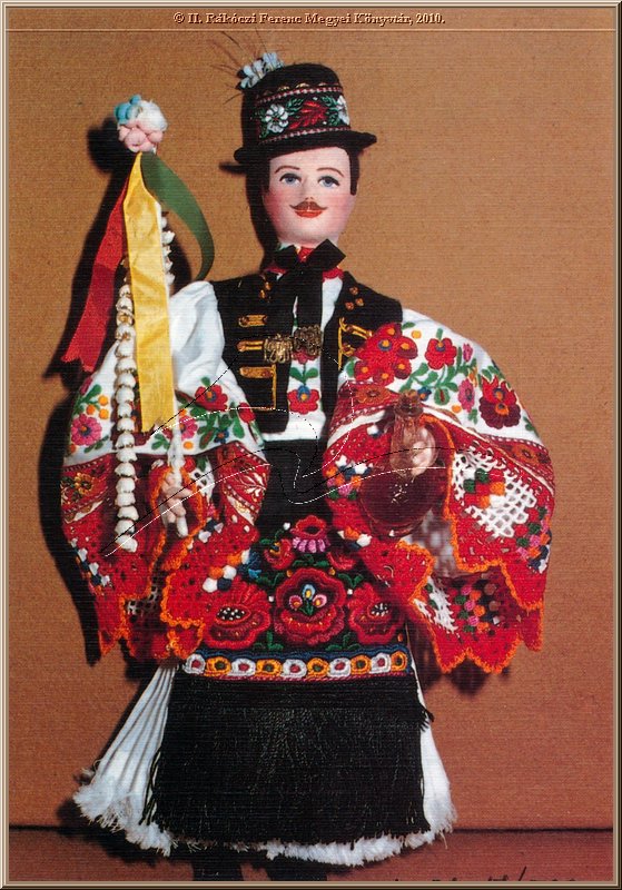 mezokovesd_matyo_lakodalmas_volegeny_lobogos_ingujjal.jpg