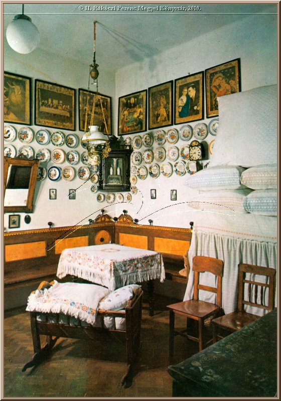 mezokovesd_matyo_muzeum_szentistvani_szoba_2.jpg