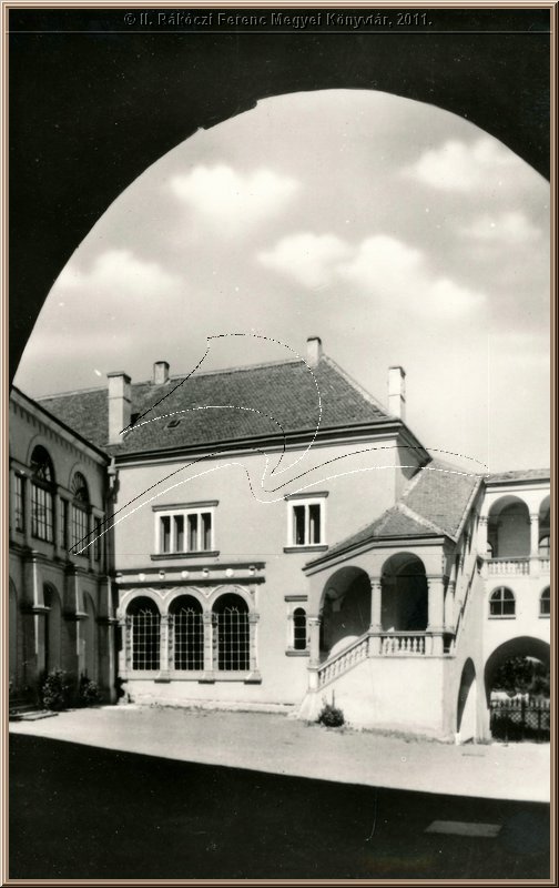 sarospatak_rakoczi_var_perenyi_loggia.jpg