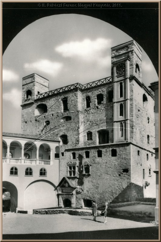 sarospatak_rakoczi_var_perenyi_loggia_es_lakotorony.jpg