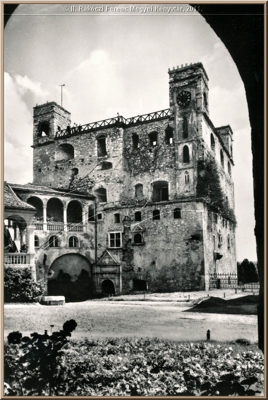 sarospatak_rakoczi_var_perenyi_loggia_es_lakotorony_02.jpg