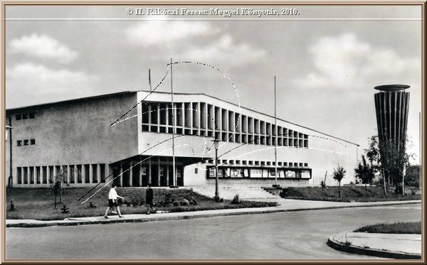 leninvaros_derkovits_gyula_muvelodesi_kozpont_2.jpg