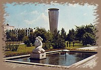 leninvaros_varosi_park_az_oleles_c_szoborral_sz.jpg